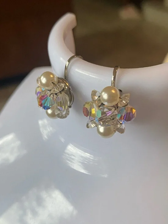 Laguna B Iridescent aurora borealis Crystal & Pearl Cluster Drop clip Earrings - Picture 2 of 6